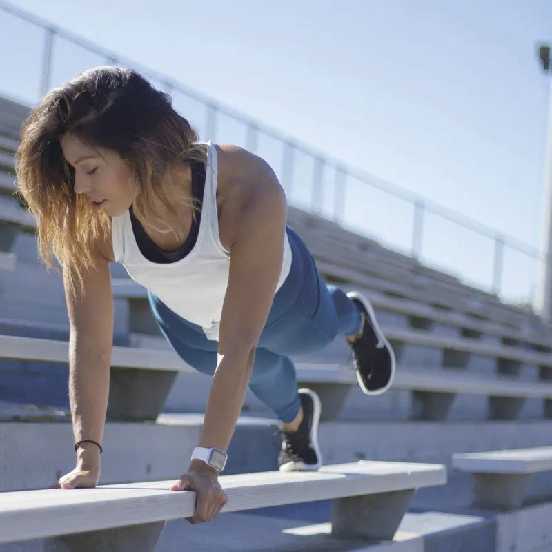 Frau macht Sport - Sooperfood spendet Energie